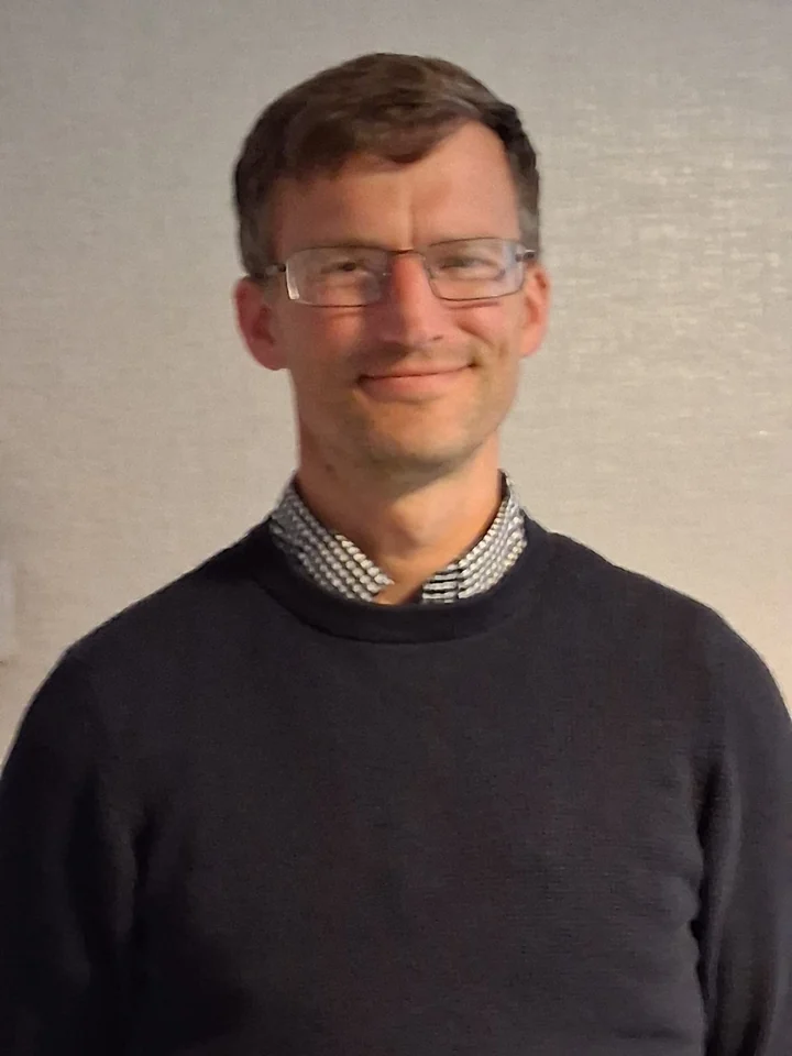 Phil, online maths tutor at Learning, No Problem